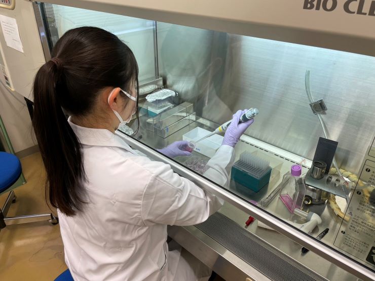 Experimental scene during graduation research.