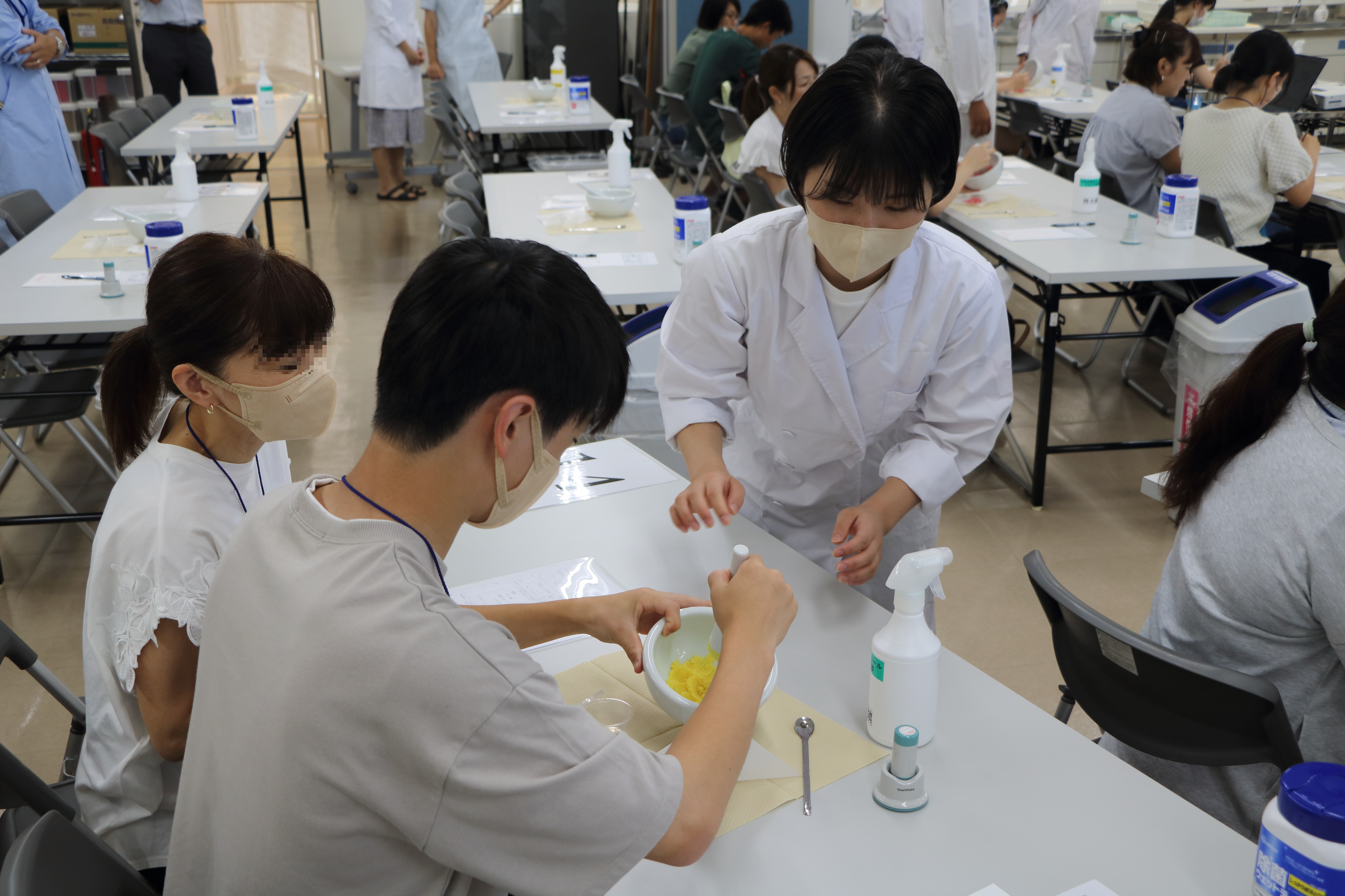 体験実習(バスボールを作ろう!)